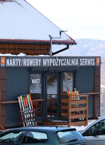 Biały krzyż - wypożyczalnia nart i snowboardów (4)