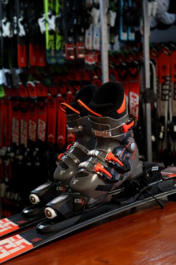 Biały krzyż - wypożyczalnia nart i snowboardów (5)